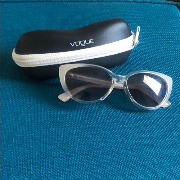 Vogue Eyewear Accessories - Vogue Sunglasses VO 2677-S in Clear White frame